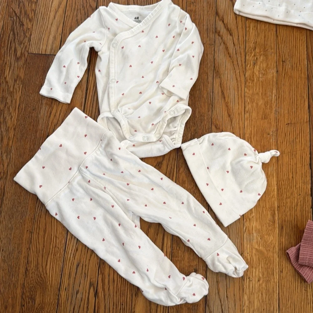 H&M organic newborn baby bundle outfit 6 pieces 2 hats size 1-2 months kimono